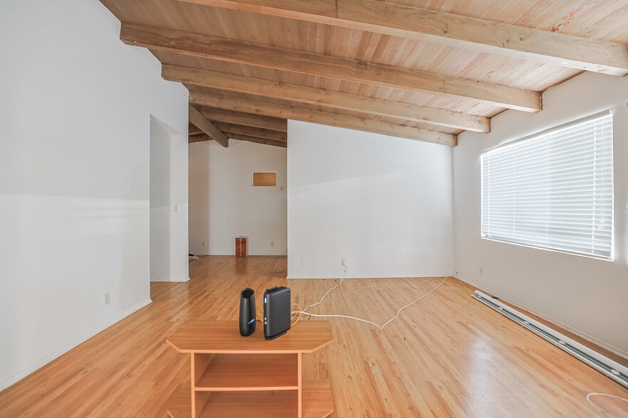 More Photos Of 210 California Ave, Santa Monica Apartments For Sale