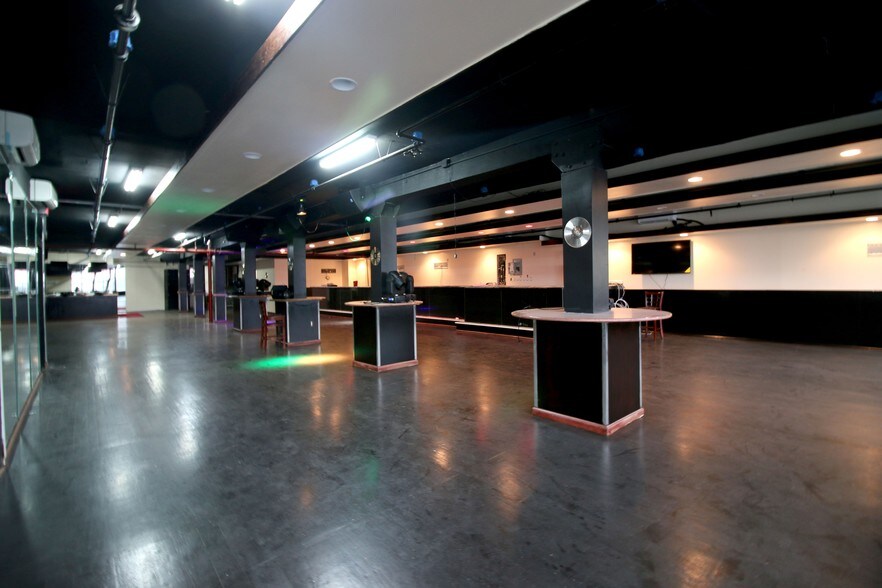 More Photos Of 171 Lincoln Ave, Bronx Manufacturing For Sale