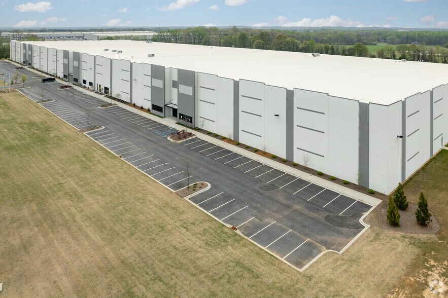 More Photos Of 140 Smith Farms Pky, Greer Manufacturing For Lease