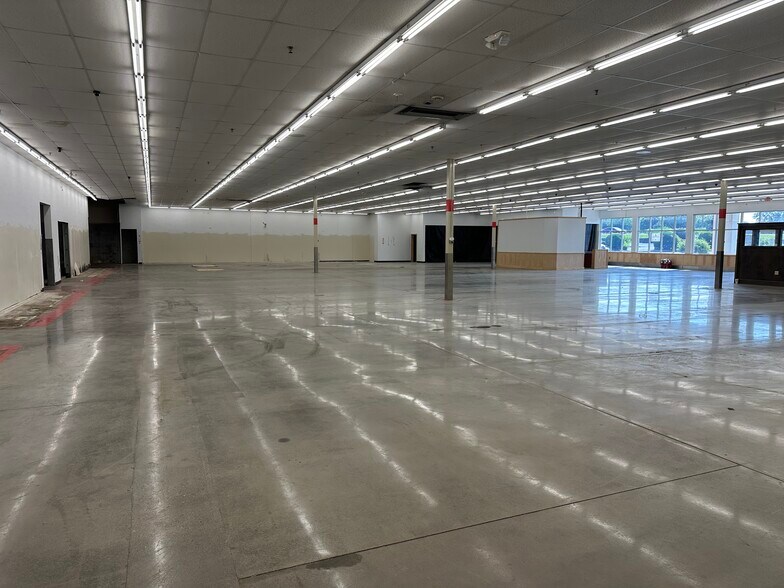 More Photos Of 550 S Church St, Spartanburg Freestanding For Lease