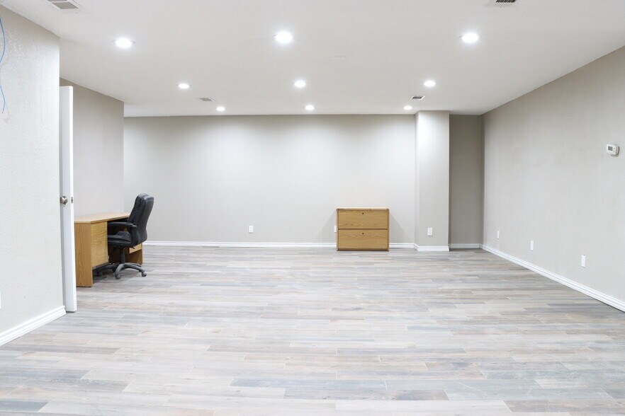 More Photos Of 2403 Avenue O, Eunice Warehouse For Lease