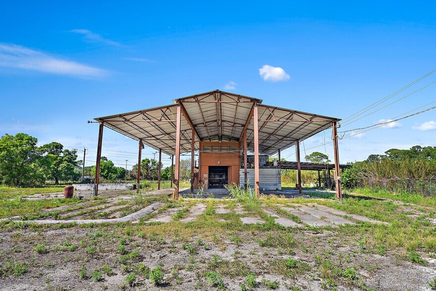 More Photos Of 15803 SW Farm Rd, Indiantown Manufacturing For Sale