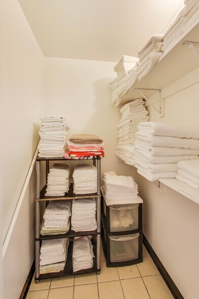 More Photos Of 6400 Seven Corners Pl, Falls Church Office For Sale