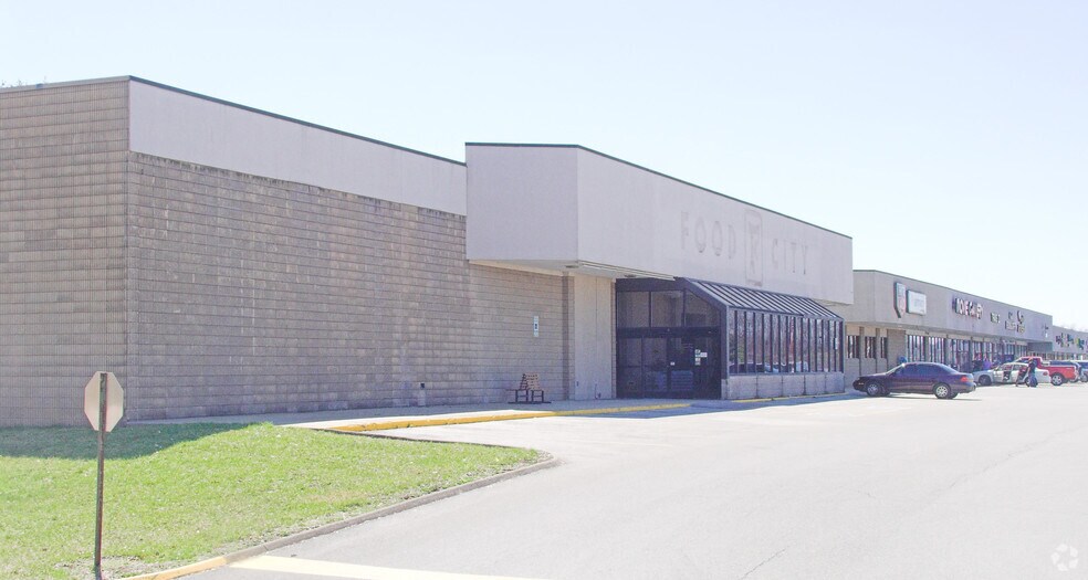 More Photos Of 19794-19876 Alberta St, Oneida General Retail For Lease