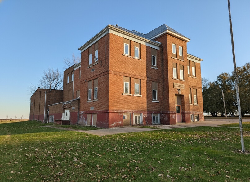 More Photos Of 940 County E hwy, Livingston Specialty For Sale