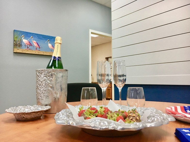 More Photos Of 1806 Harbor Dr, Rockport Office For Lease