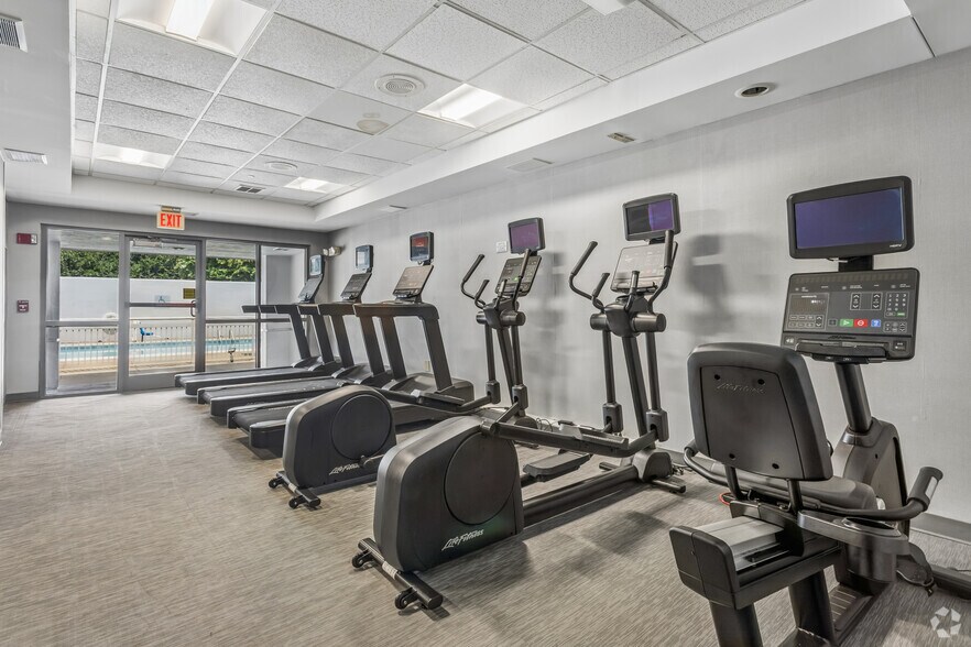 More Photos Of 3076 Kirby Pky, Memphis Hotel For Sale