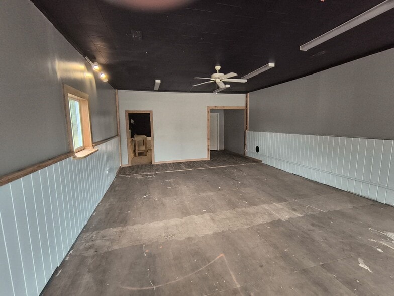 More Photos Of 202 E. North Main Street, Littleton General Retail For Sale