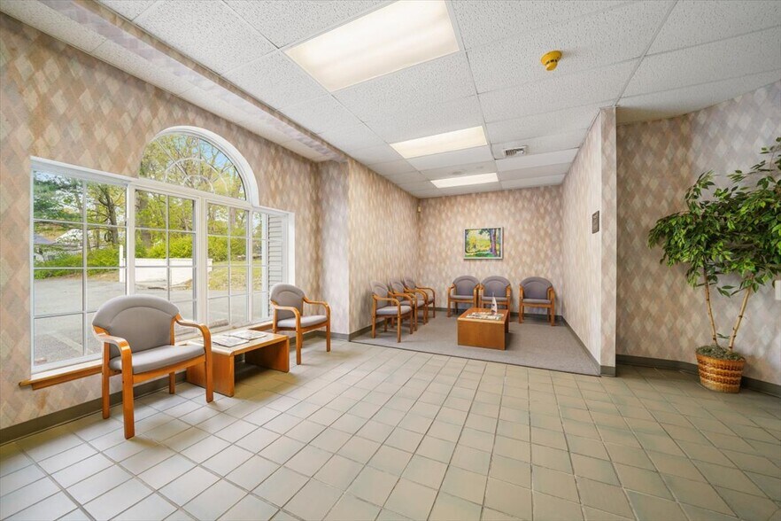 More Photos Of 468 Gidney Ave, Newburgh Medical For Sale