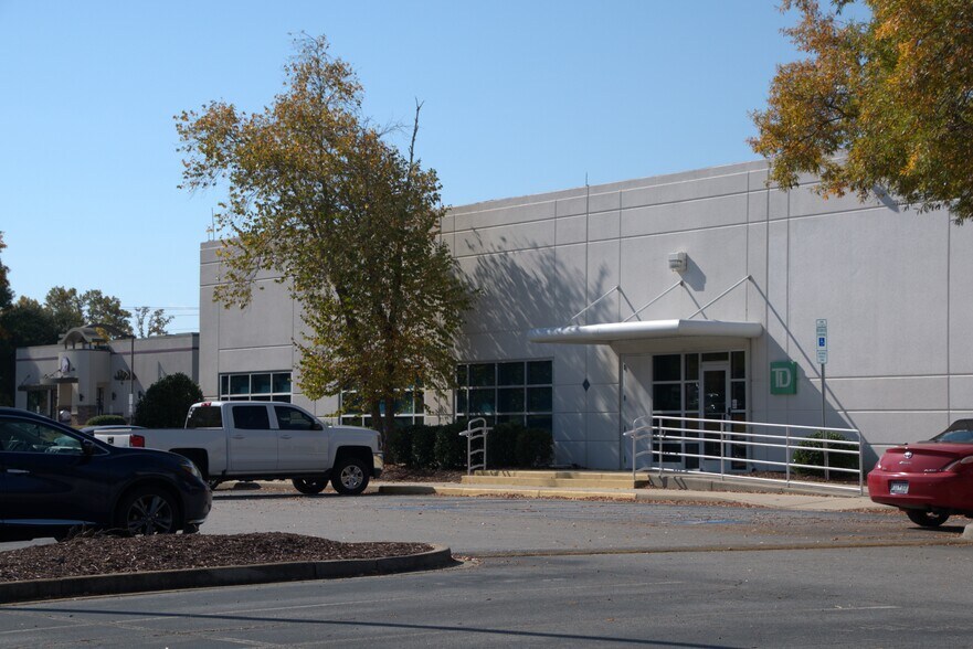 More Photos Of 151 Corley Mill Rd, Lexington Office For Lease