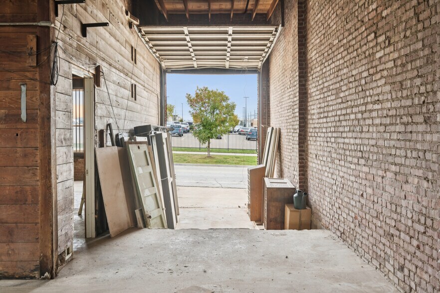 More Photos Of 10-28 N Guthrie Ave, Tulsa Manufacturing For Sale