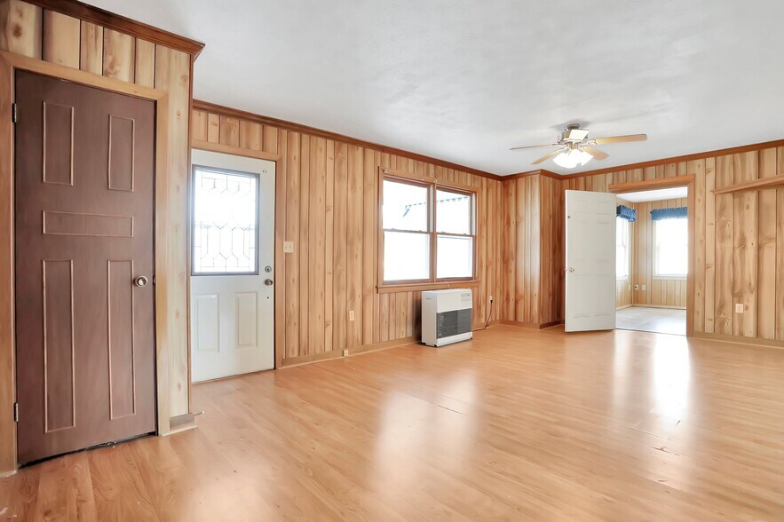 More Photos Of 9604 S Congress St, New Market Office For Sale