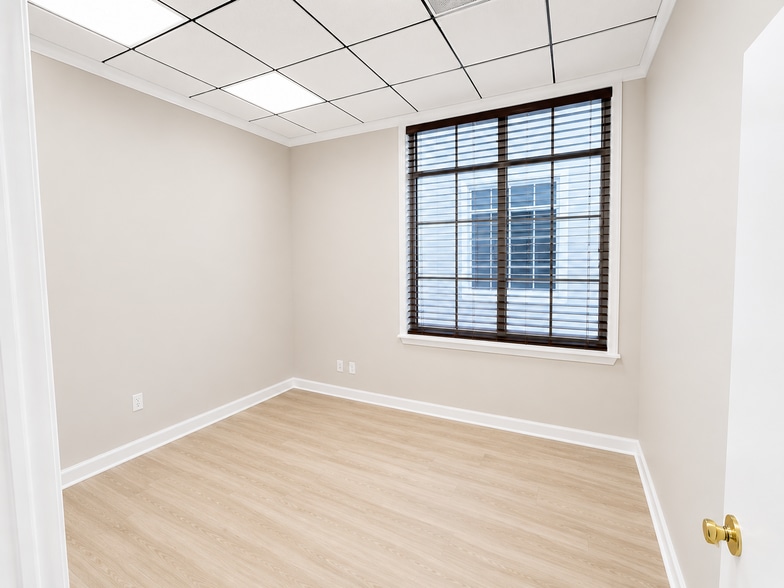More Photos Of 1102 W Indiantown Rd, Jupiter Medical For Sale