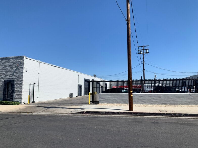 More Photos Of 15823 1/2 Stagg St, Van Nuys Warehouse For Lease