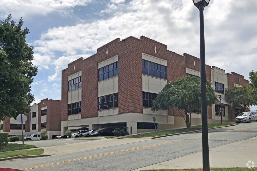 More Photos Of 300 Market St, Chapel Hill Medical For Lease