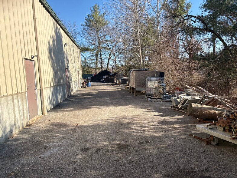 More Photos Of 27 Appian Way, Smithfield Warehouse For Lease