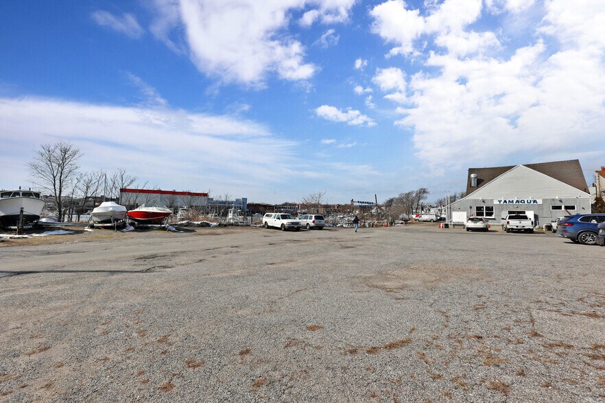 More Photos Of 82-84 Ebony Ct, Brooklyn Marina For Sale