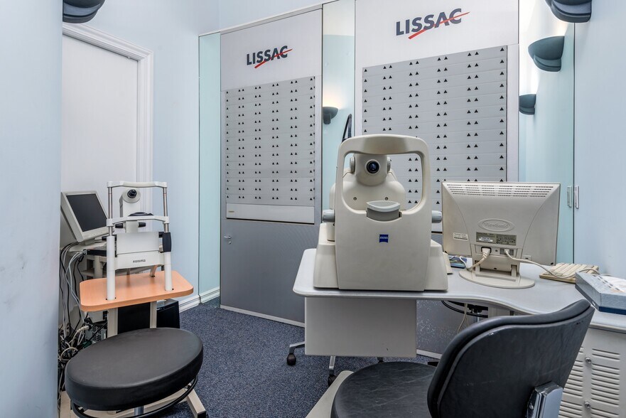 More Photos Of 5918 69th Ave, Ridgewood Office Residential For Lease