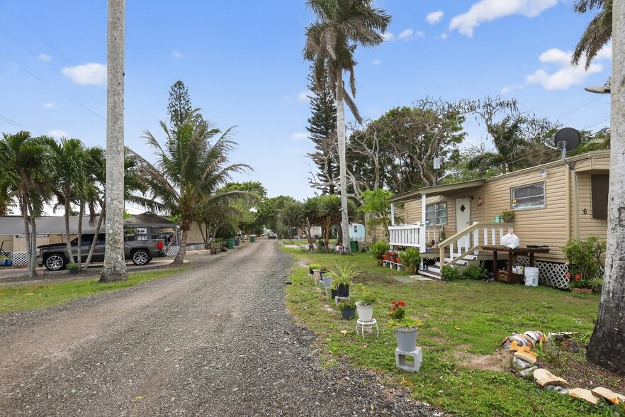 More Photos Of 1 Richard Keen Rd, Pahokee Manufactured Housing Mobile Home Park For Sale