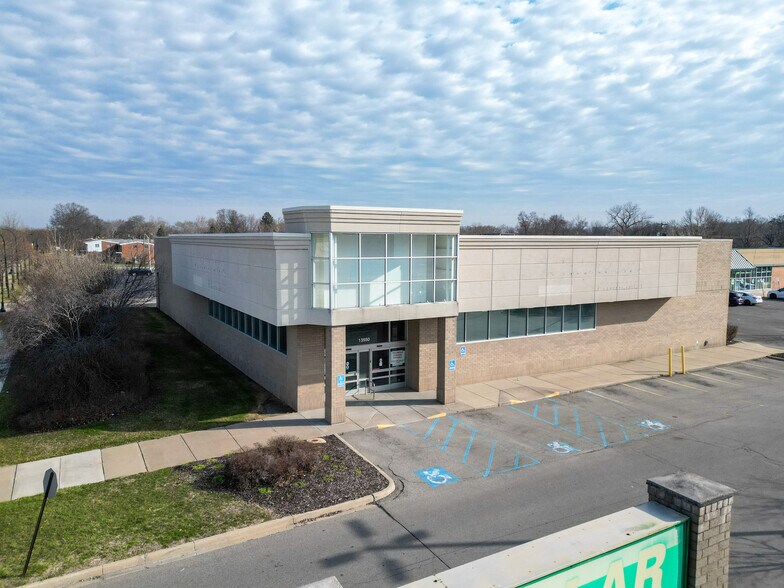 Primary Photo Of 13550 W 9 Mile Rd, Oak Park Freestanding For Lease