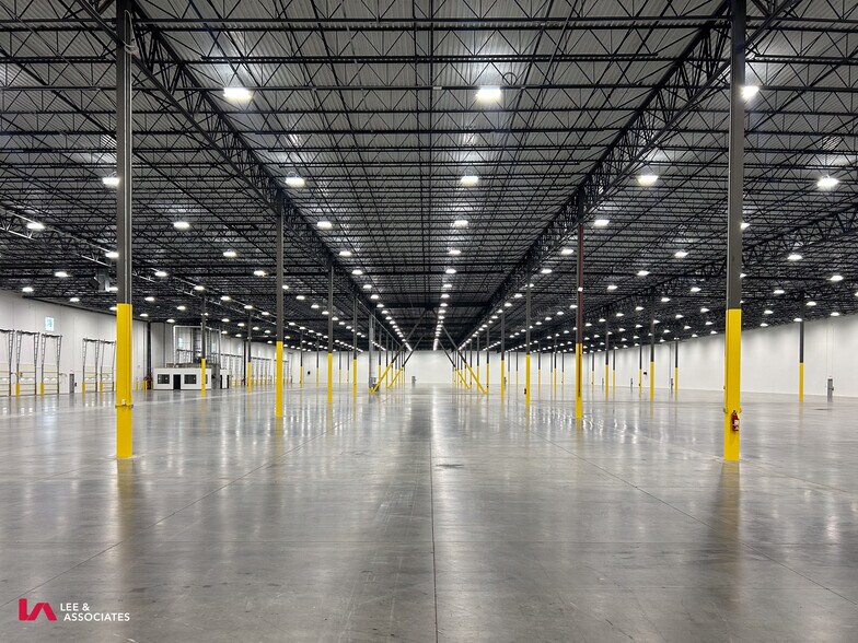 More Photos Of 2601 Skyview Dr, Lithia Springs Distribution For Lease