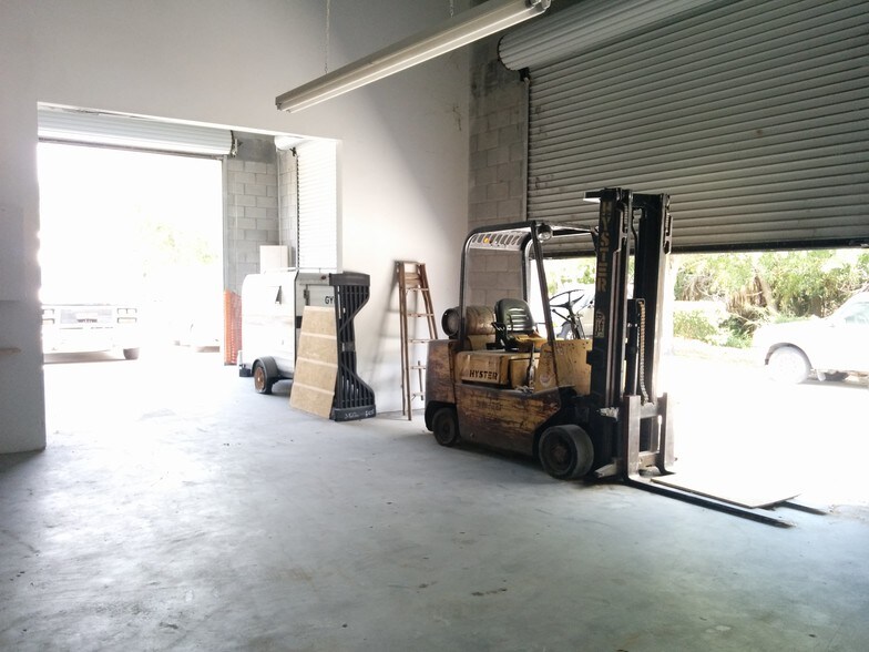 More Photos Of 845 Pop Tilton Pl, Jensen Beach Warehouse For Lease