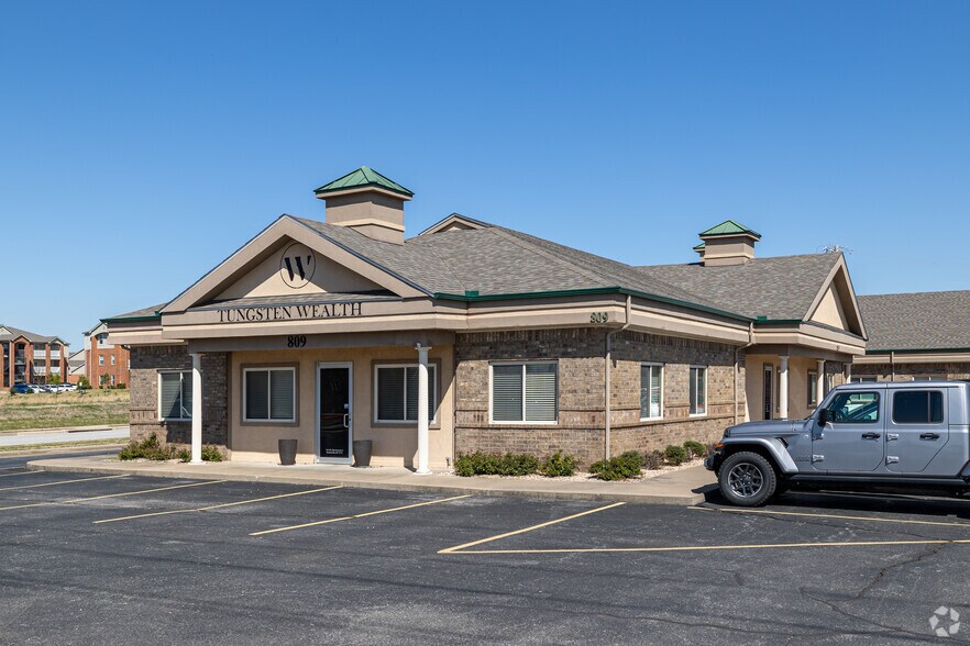 More Photos Of 2709 SE I St, Bentonville Unknown For Lease