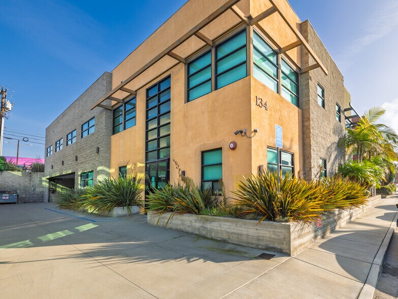 More Photos Of 134 Lomita St, El Segundo Office For Sale