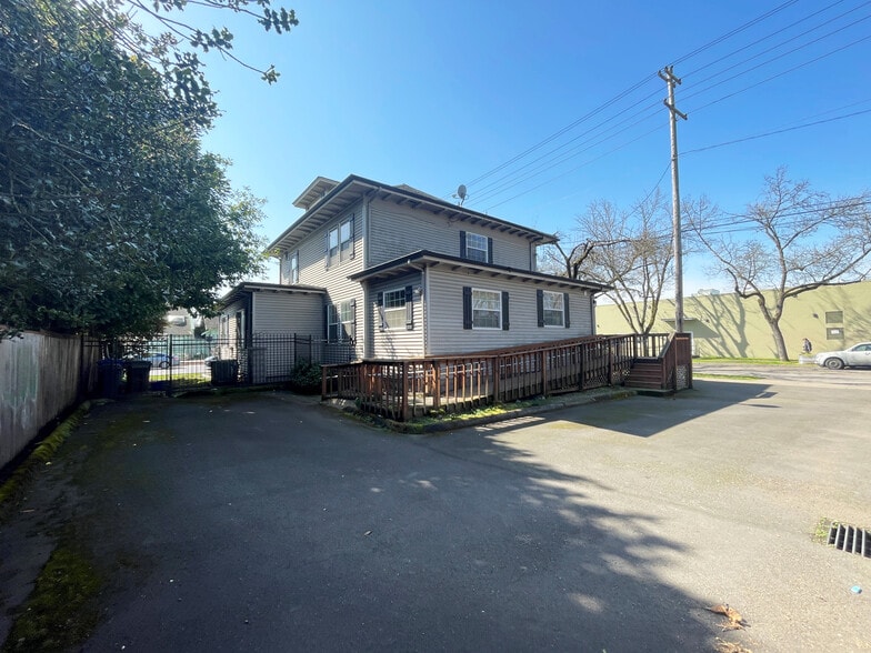 More Photos Of 795 W 7th Ave, Eugene Office For Lease