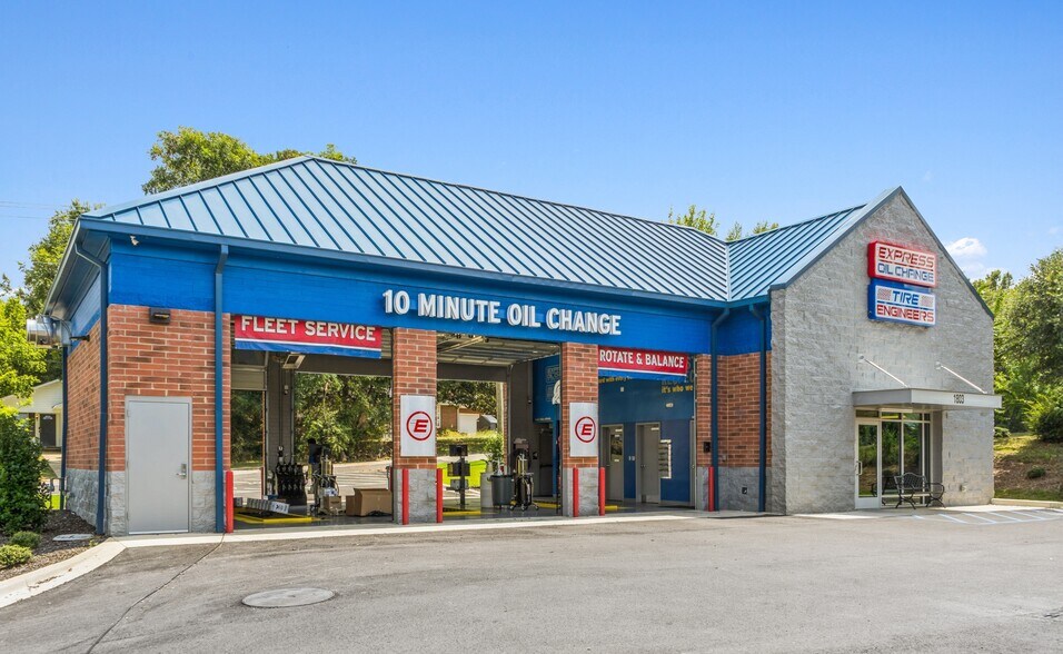 Primary Photo Of 1803 27th St, Northport Auto Repair For Sale