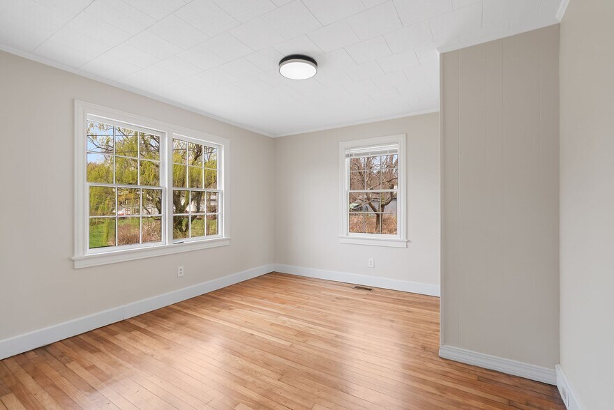 More Photos Of 720 Main st, Canton Bank For Lease