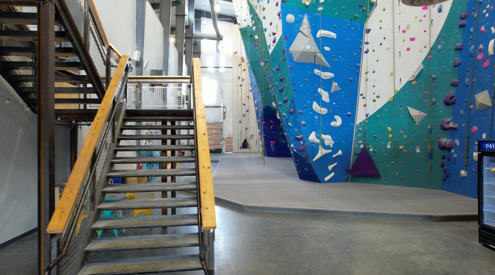 More Photos Of 1901 Eljadid St, Morgantown Health Club For Sale