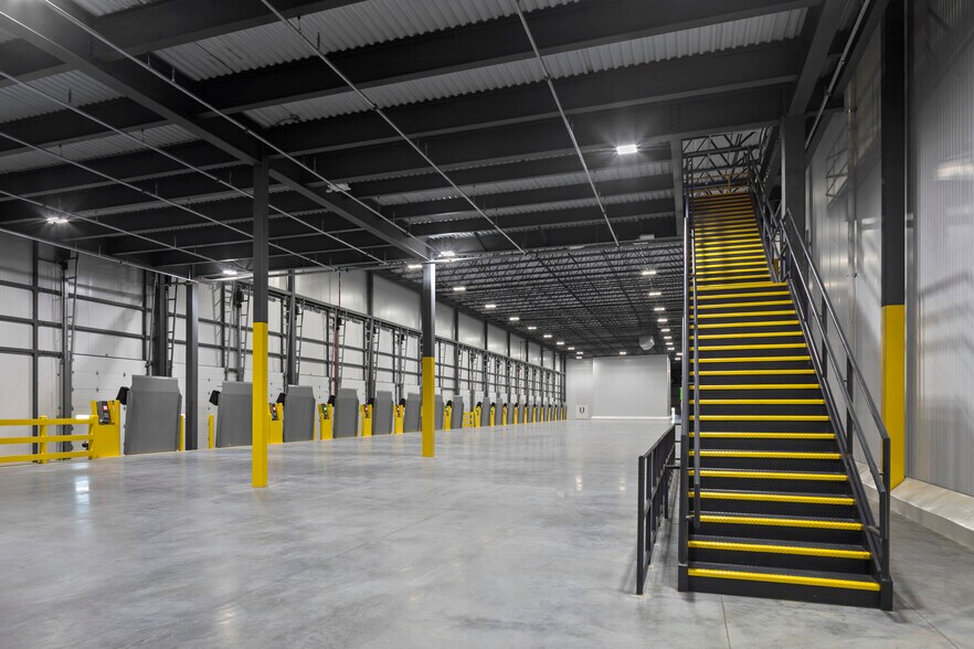 More Photos Of 21700 Galway Ln, Lakeville Refrigeration Cold Storage For Lease