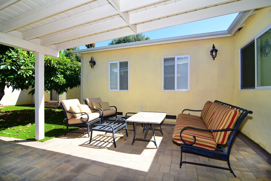 More Photos Of 22839 Dolorosa St, Woodland Hills Multifamily For Lease