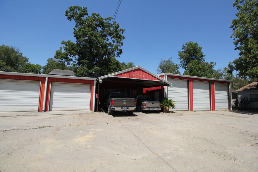 More Photos Of 2736 Fennell St, Houston Light Distribution For Lease
