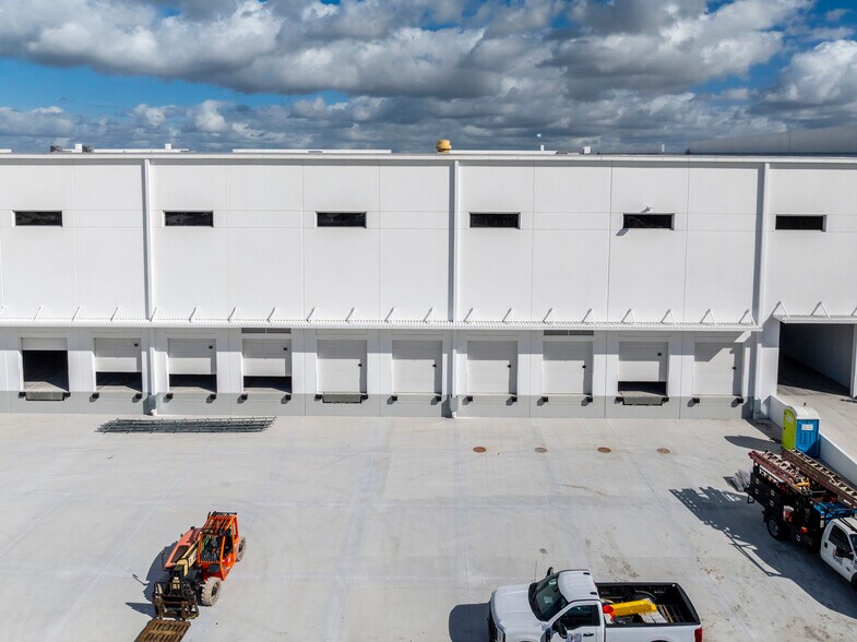 More Photos Of 10900 NW 128th Street, Medley Warehouse For Lease