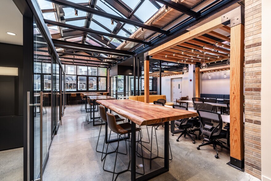 More Photos Of 7062-7064 Boul Saint-Laurent, Montréal Office For Sale