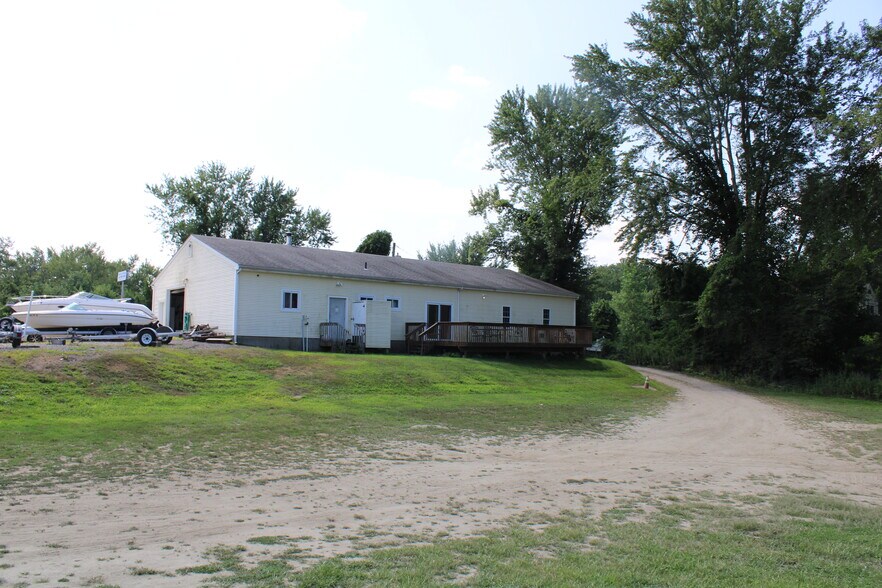 More Photos Of 674 Main St, Portland Marina For Sale