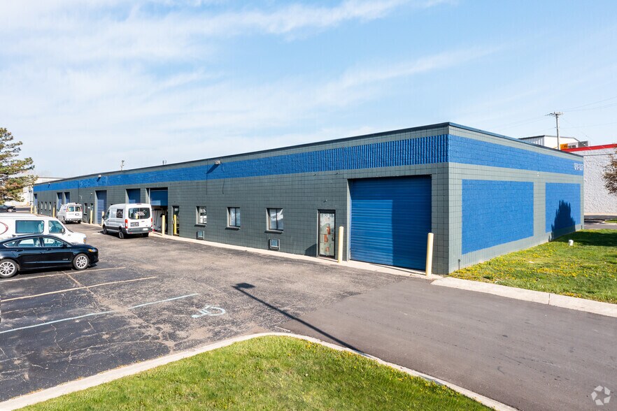 More Photos Of 8201-8227 Ronda Dr, Canton Township Warehouse For Lease
