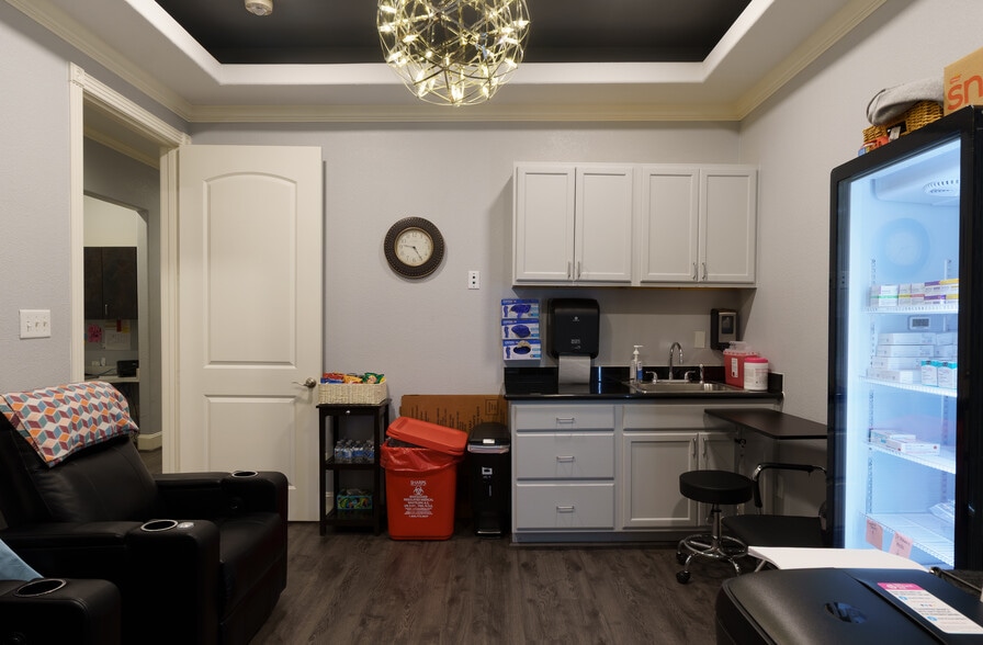 More Photos Of 13688 Breton Ridge St, Houston Medical For Sale