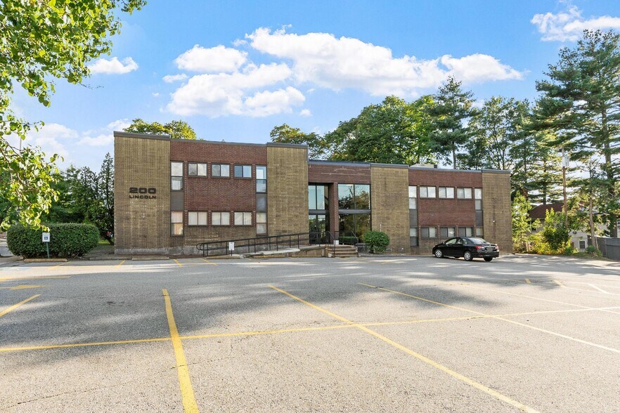 Primary Photo Of 200 Lincoln St, Worcester Medical For Sale