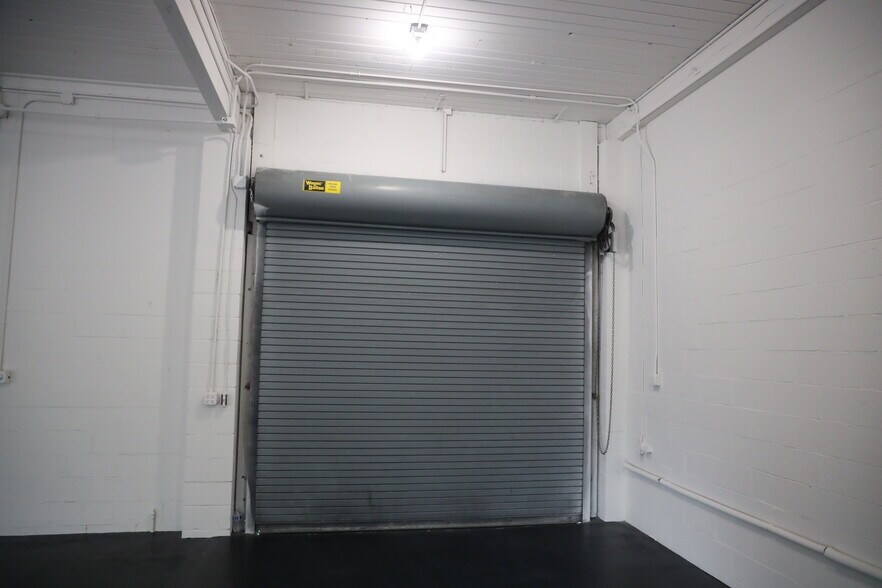 More Photos Of 8855 9th Ave SW, Seattle Convenience Store For Lease