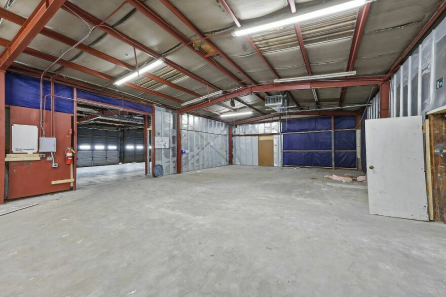 More Photos Of 3102 Oaks Rd, New Bern Warehouse For Lease