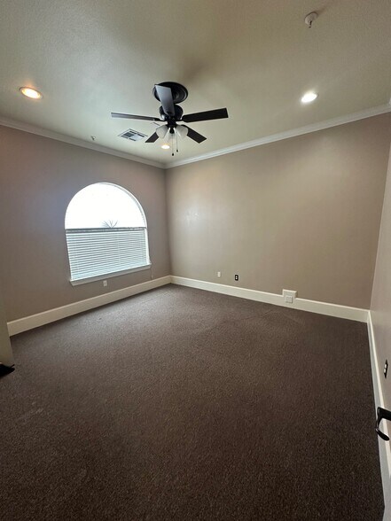 More Photos Of 256 Ed English Dr, Shenandoah Medical For Sale