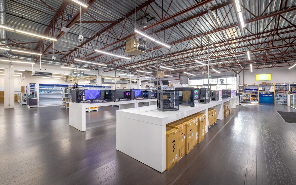 More Photos Of 3057-3059 Grandview Hwy, Vancouver Showroom For Sale