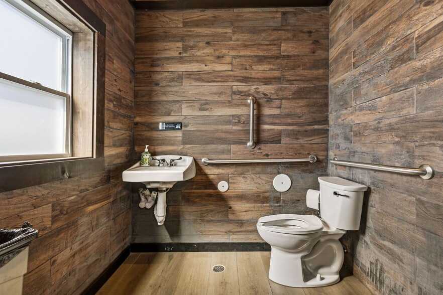 More Photos Of 316 N Main St, Columbia Storefront Retail Office For Sale