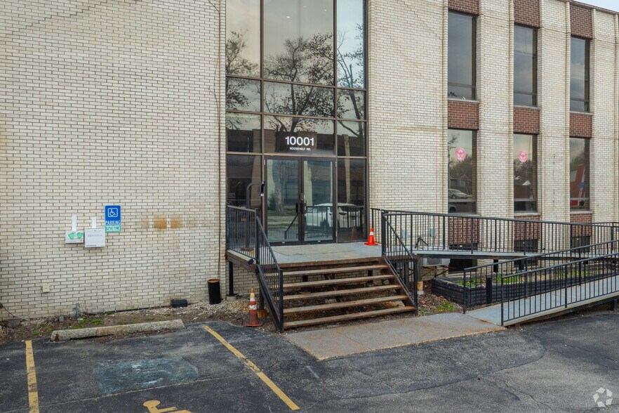 More Photos Of 10001 W Roosevelt Rd, Westchester Office For Sale