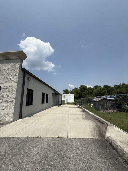 More Photos Of 305 River Dr, LaFollette Medical For Sale