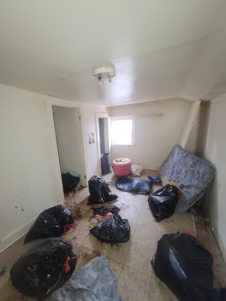 More Photos Of 1823 W 8th St, Muncie Multifamily For Sale