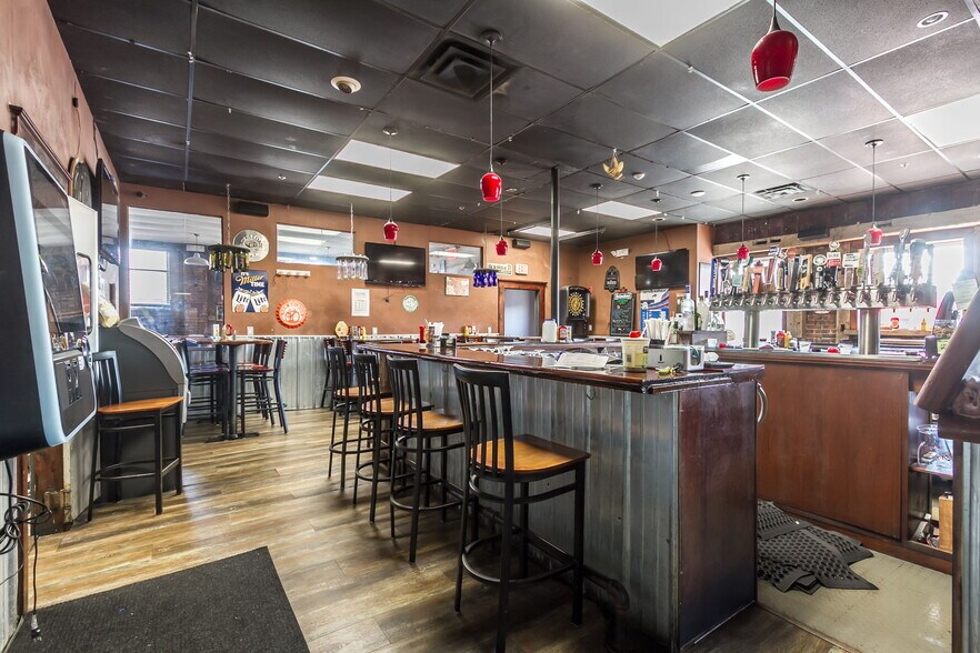 More Photos Of 20 Pleasant St, Canandaigua Office For Sale